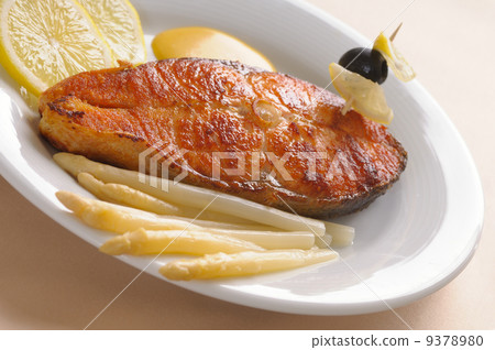 Roasted salmon 9378980