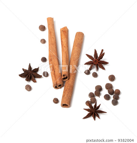 Black peppercorns, anise stars and cinnamon sticks 9382004