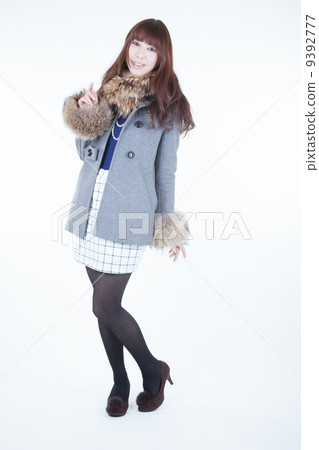 在法庭上的女人 9392777