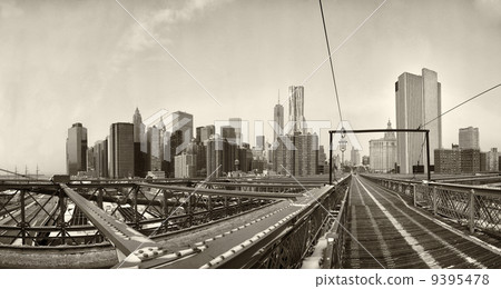 Brooklyn Bridge in New York 9395478