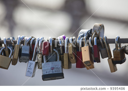 Love locks at the Brooklyn Bridge Love locks at the Brooklyn Bridge 9395486
