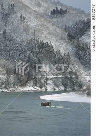 阿加諾河船下降 9397277