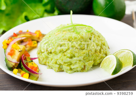 Creamy avocado rice 9398259