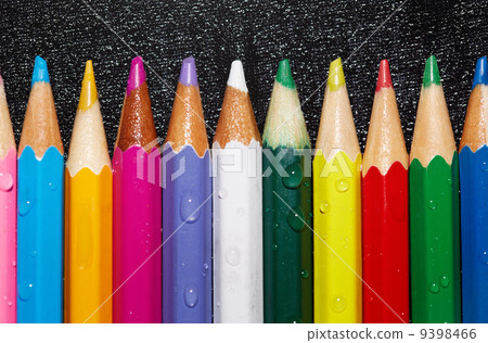 Wet crayons 9398466