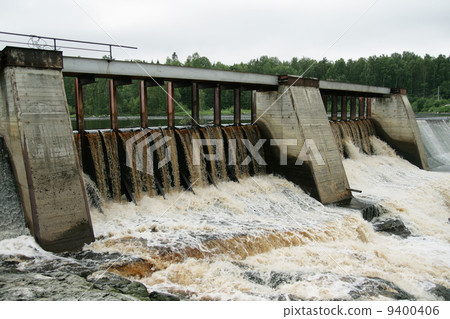 Dam of a hydroelectric power station Dam of a hydroelectric power station 9400406
