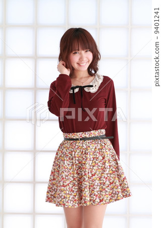 Beautiful woman suits her semi-long (for hair catalog) 9401241