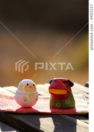 綿羊和獅子跳舞室外垂直 9403337