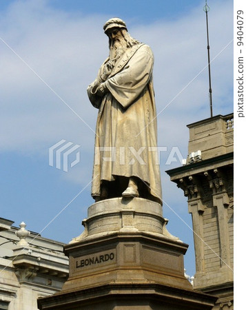 Da Vinci statue Da Vinci statue 9404079