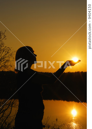 Women and sunset 9404150