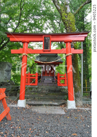 力量現貨Sannin宮的日本Sanzabashi Saruhashi神社 9405225