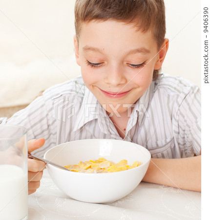 Child eat breakfast Child eat breakfast 9406390