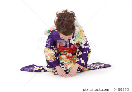 A woman giving greetings at the beginning of the year (without Kadoma) 9409353