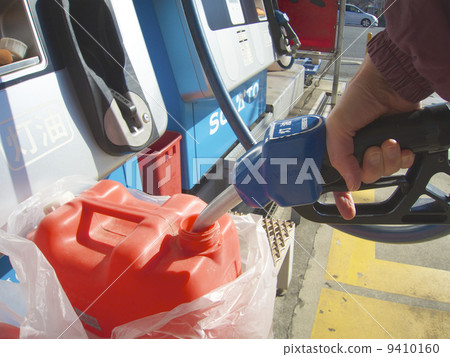 Gasoline stand Kerosene lubrication scene 9410160