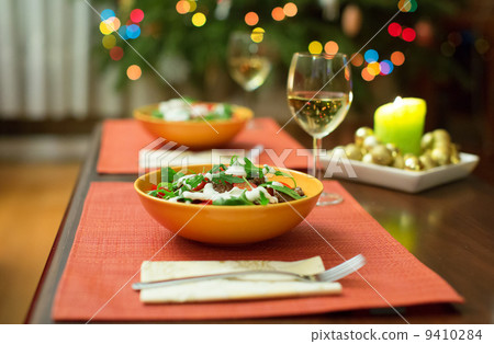 Delicious salad served for two 9410284