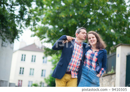 Couple walking in Paris on a summer day 9410305