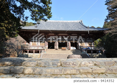 京都府京都市右京區冬季近藤神吾寺和湛藍的天空 9414352