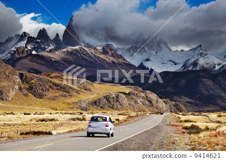 Road to Mount Fitz Roy, Patagonia, Argentina 9414621