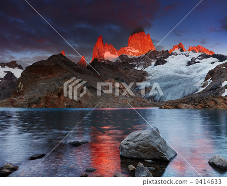 Mount Fitz Roy, Patagonia, Argentina Mount Fitz Roy, Patagonia, Argentina 9414633