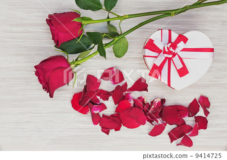 Valentine`s Day gift and roses on wooden background. 9414725