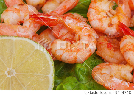 Fried shrimps with lemon and sauce. Fried shrimps with lemon and sauce. 9414748
