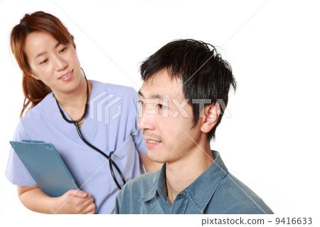 Friendly female doctor in the form of surgical clothes talking gently to the patient Friendly female doctor in the form of surgical clothes talking gently to the patient 9416633