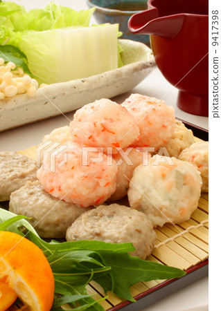 Tsumabe pot ingredients white background 9417398