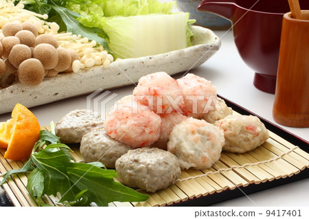 Tsumabe pot ingredients white background 9417401