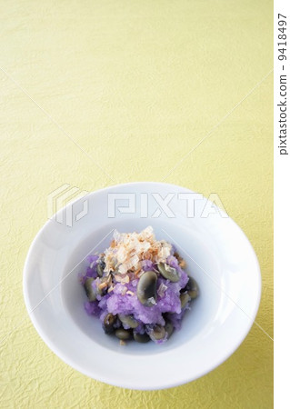 用磨碎的鱈魚裝飾 9418497