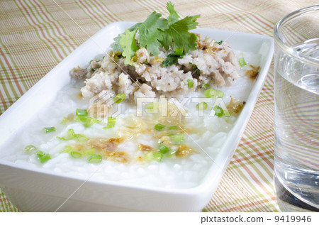 soft-boiled rice pork with Glass of water 9419946