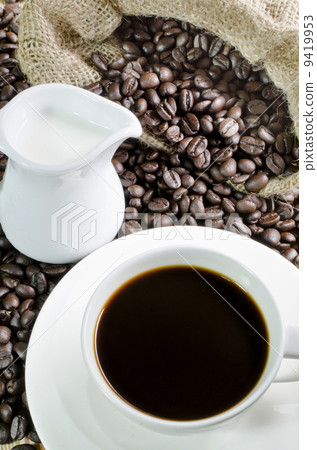 Coffee cup and saucer with coffee bean Coffee cup and saucer with coffee bean 9419953