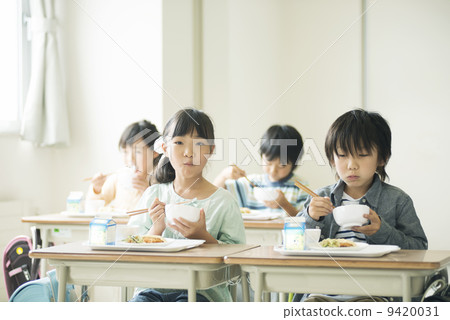 吃午飯的小學生 吃午飯的小學生 9420031