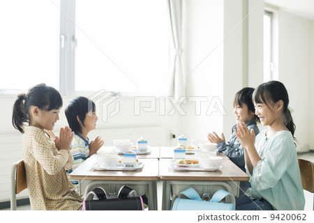 Elementary school student who puts her hands before meal Elementary school student who puts her hands before meal 9420062