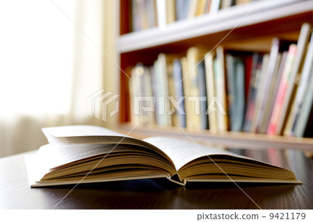 Close-up of an open book 9421179