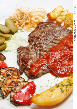 Grilled steak with vegetables Grilled steak with vegetables 9421339