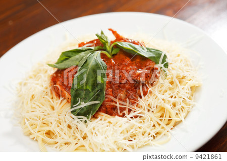 Pasta with meat sauce 9421861