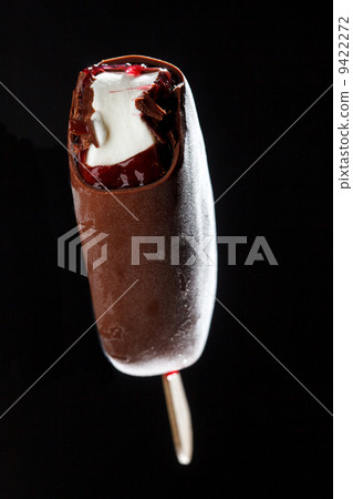 chocolate ice cream 9422272