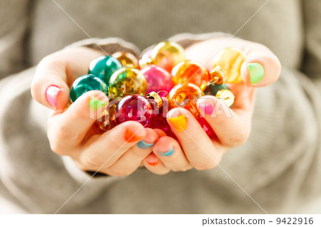 Christmas balls in the hands 9422916