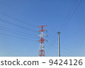 輸電線路和電線桿 9424126