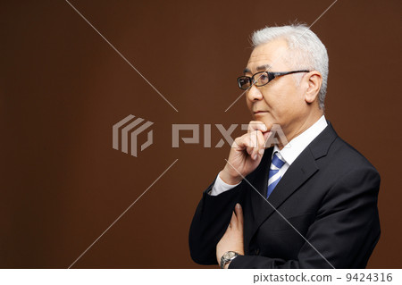 Businessman / senior 9424316