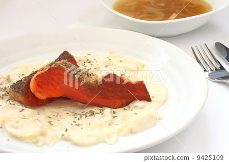Salmon mushroom sauce onion soup soup Western food white background Salmon mushroom sauce onion soup soup Western food white background 9425109