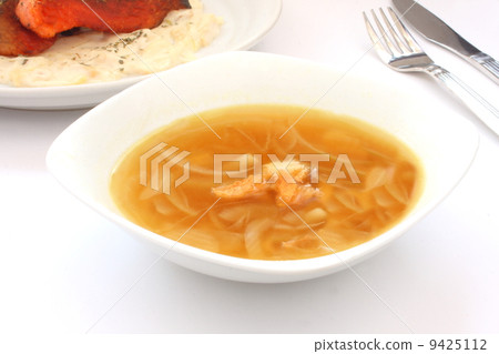 Onion soup soup Western food white background 9425112