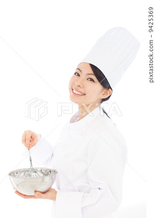 Woman cooking 9425369