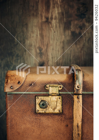 Detail of the lock on an old vintage trunk Detail of the lock on an old vintage trunk 9426032