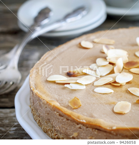 Milk Chocolate Cheesecake with flakes, square Milk Chocolate Cheesecake with flakes, square 9426058