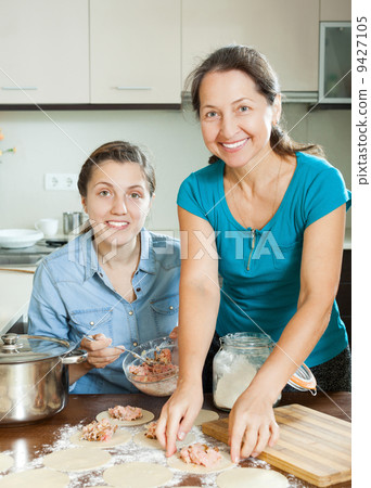 two women two women 9427105