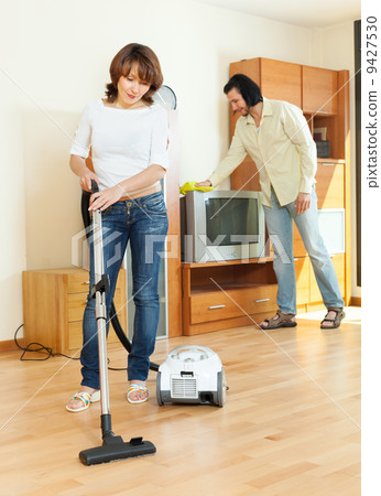 woman and man doing housework together woman and man doing housework together 9427530
