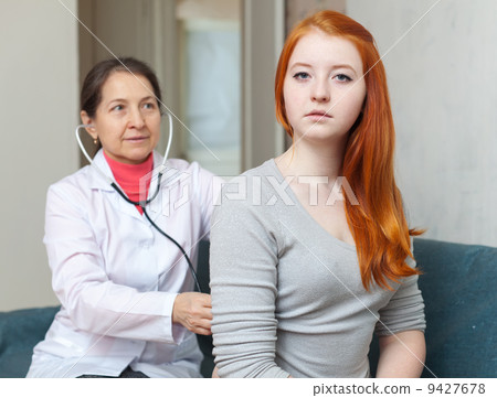 doctor examining teenager 9427678