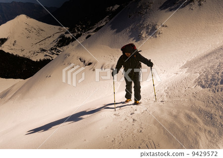 man hiking man hiking 9429572