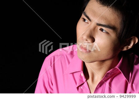 Young businessman thinking 9429999