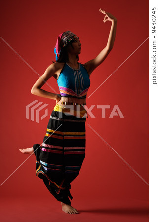 Mysterious traditional dancing Mysterious traditional dancing 9430245